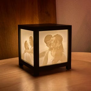 Fotogeschenk–Fotolampe personalisiert, Fotolicht mit eigenen Bildern, Geschenk zu Geburtstag, Jahrestag, Nachtlicht für Oma, Opa, Mama, Papa
