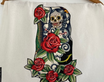 Serviette Girl & Roses Calavera - Day of the Dead - Los Muertos - Appliqués brodés - Alexander Henry Folklorico - Coton lavable