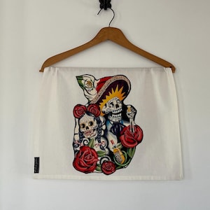 Tag der Toten Tequila Skelette Geschirrtuch-Tattoo Art-Muertos-OOP Out of Print Alexander Henry Stoff Gestickte Applikationen-Baumwolle