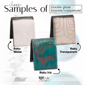 Puede incluir: Imagen de tres muestras de cer&aacute;mica con esmalte craquelado. Las muestras est&aacute;n etiquetadas como "Raku Weiss", "Raku Transparent" y "Raku Iris". El texto "choose Samples of crackle glaze" est&aacute; en la parte superior. El logotipo de Lviv Ceramics est&aacute; en la parte inferior.
