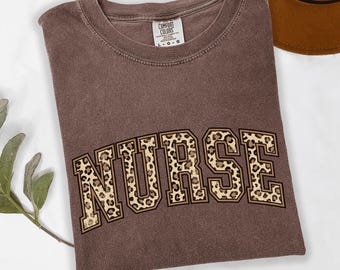 Leopard Varsity NURSE Tee RN Regalo ER Enfermería Graduado de moda