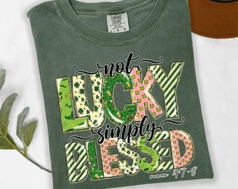 Camiseta cristiana irlandesa del Día de San Patricio con trébol y purpurina, simplemente bendecida y sin suerte