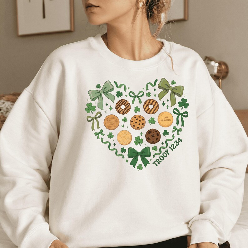 Sudadera personalizada con número de tropa, lazo verde, corazón y para mamá de Girl Scouts, regalo para líder de equipo de galletas imagen 4
