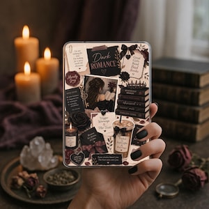 Puede incluir: Una funda rectangular para teléfono con un collage de temas de libros de romance oscuro, incluyendo textos como Dark Romance, Good Girls Read Bad Books y Fueled by Iced Coffee and Red Flags, junto a ilustraciones de libros, rosas y café.