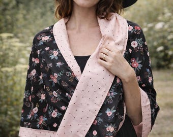 Xale reversível floral rosa blush, capa preta com rosas, lenço de noite costurado à mão.