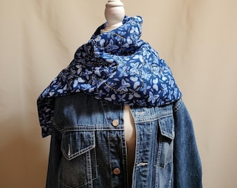 Cachecol acolchoado bordado simples