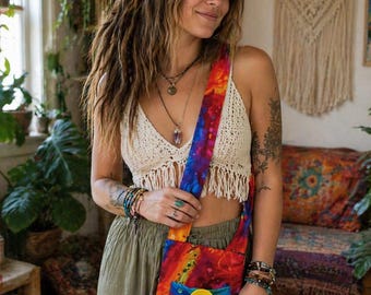 Bolsa transversal boho feita à mão, colorida, para ombro, costurada à mão.