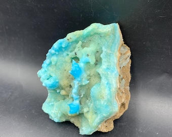 Adorable ejemplar de aragonito azul natural: un mineral raro de colección