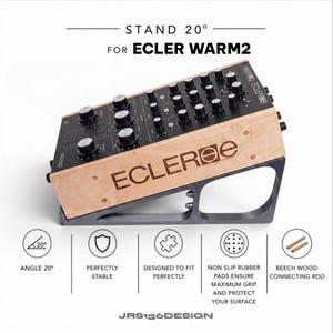 Peut inclure: Un support incliné à 20 degrés pour la table de mixage Ecler Warm2, doté de panneaux latéraux en bois clair avec le logo Ecler et d'un cadre gris foncé. Le support comprend une tige de connexion en bois de hêtre et des patins en caoutchouc.