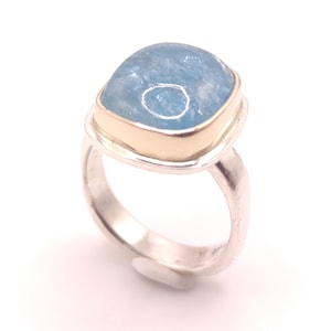 Aquamarine Ring in Sterling Silver and 9k Gold – Handmade Blue Gemstone Statement Ring – Raw Cabochon Jewelry – Size 18.5 mm