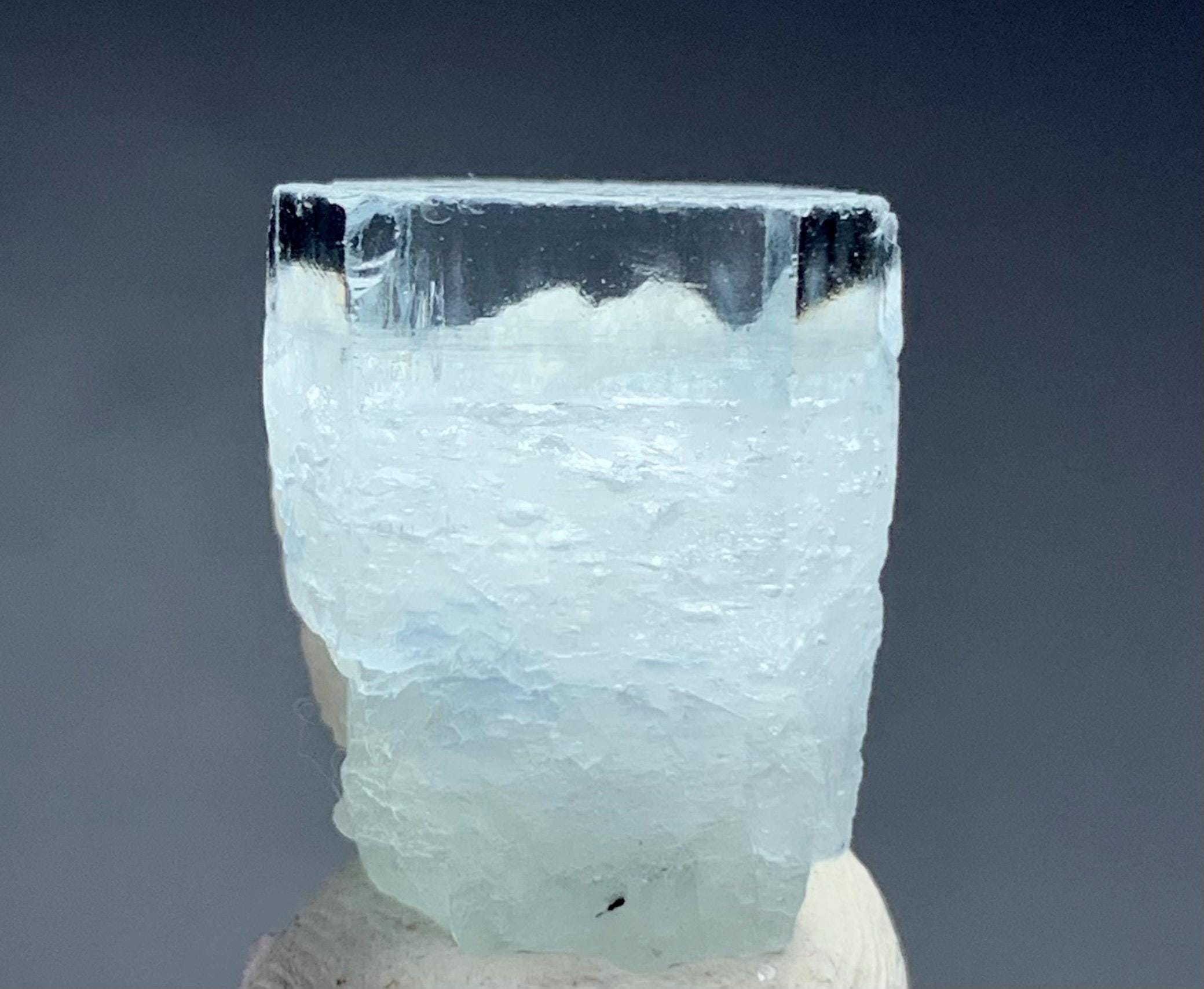 アフガニスタン産アクアマリン結晶1/鉱物標本 天然アクアマリン結晶標本：アフガニスタン産鉱物（10.4グラム