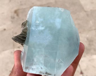 アフガニスタン産アクアマリン結晶1/鉱物標本 天然アクアマリン結晶標本：アフガニスタン産スカイブルー鉱物 24
