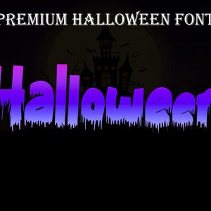 Può includere: Grafica digitale con le parole "PREMIUM HALLOWEEN FONT" in bianco, sopra la parola "Halloween" in gradiente viola e blu, con effetto gocciolante. Una silhouette di una casa infestata e pipistrelli sullo sfondo.