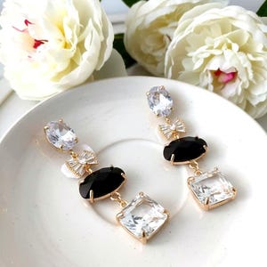 Orecchini in metallo  con zirconi crystal e nero. Sposa , weeding.
