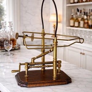 Décanteur à Vin En Laiton Avec Manivelle - Objet Vintage