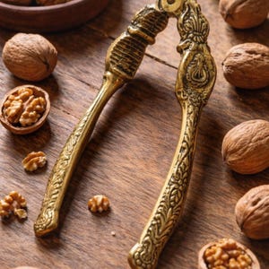 Vintage massief messing notenkraker – 14 cm – Decoratieve notenkraker – Keukendecoratie van messing uit het midden van de 20e eeuw