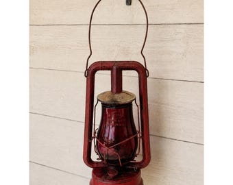 Linterna Dietz HY-LO vintage con globo rojo Dietz Fitzall, Nueva York.