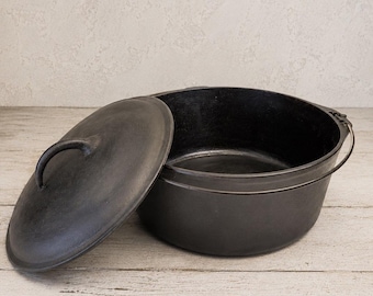 Vtg Unmarked LODGE No. 8 Cast Iron Dutch Oven With Basting Drip Lid