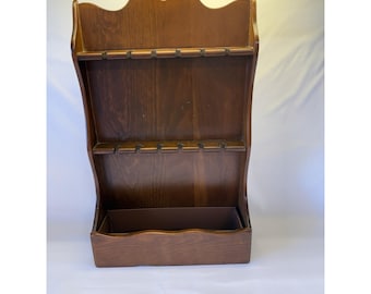 Expositor colgante de madera vintage para cucharas con capacidad para 12 cucharas y caja para guardar pequeños objetos.