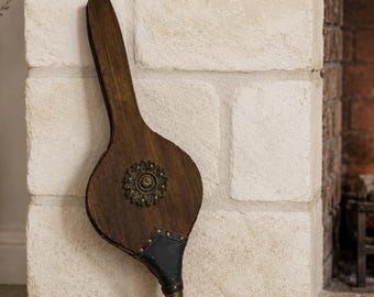 Vtg Brązowy Mieszek Drewniana Dmuchawa Ognia Kominek Dekoracja Domu Mosiężna Rurka Dmuchawy