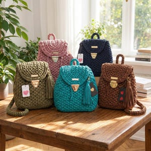 Ręcznie robiony na szydełku T-shirt z włóczki, plecak z możliwością przekształcenia w torbę na ramię