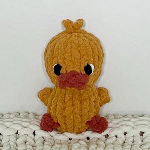 Chunky Finger Knit Yellow Duck Plushie Chenille Yarn Children&#39;s Super Soft Stuffed Animal Handmade
