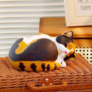 Tolopet Calico Cat Urn – Personalized Pet Cremation Ash Holder, Custom Painted Memorial, Unique Animal Loss Tribute Keepsake Sculpture