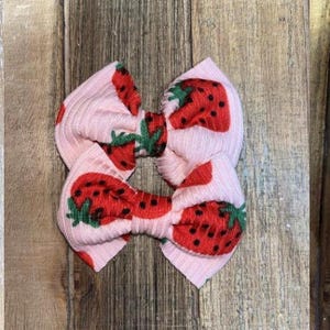 Erdbeer Baby Bow Set, 3-Zoll-Alligator Clip, handgemacht