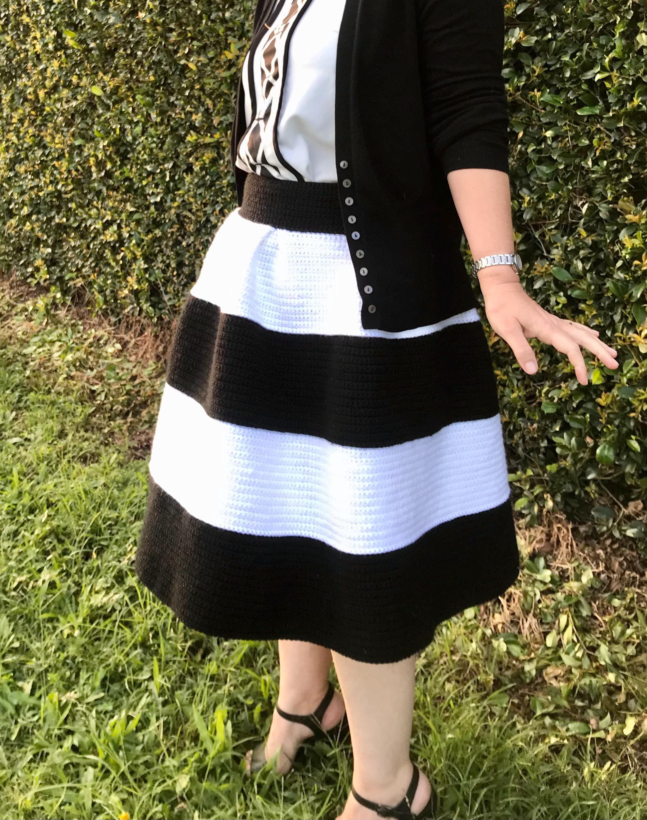 30 Beautiful and Stylish Monochrome Crochet Patterns 21 Monochrome Striped Pleated Midi Skirt Pattern