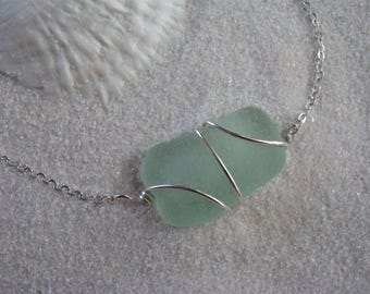 Pulsera de vidrio marino verde suave - Joyería de playa reciclada - Regalo para ella