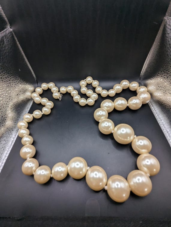 Dramatic 1970s Carole Statement Pearl Necklace - 40