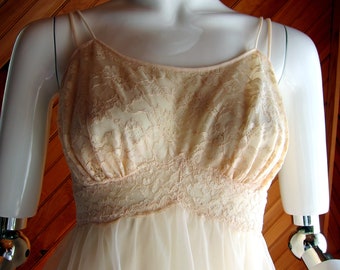 Vanity Fair Baby Doll Nightgown| Chiffon Nightgown | Sexy Nightie | Vintage Lingerie | Negligee | Pin-up Girl Lingerie | Boudoir Lingerie