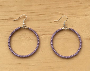 Pendientes básicos de color morado