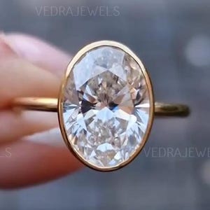 3ct Oval Cut Solitaire Bezel Ring / Oval Bezel Engagement Ring / Oval Cut Bezel Wedding Ring / Oval Cut Diamond Simulant Moissanite Ring