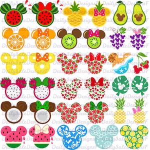 Può includere: Una collezione di colorati disegni a tema frutta a forma di testa di Topolino. I disegni includono anguria, ananas, fette d'arancia, kiwi, fragole, ciliegie, frutto del drago, cocco e limoni. Ogni disegno ha un fiocco.