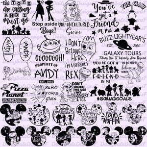 Puede incluir: Una colección de diseños gráficos negros sobre un fondo morado claro con personajes y citas de la franquicia Toy Story, incluyendo siluetas de Woody, Buzz Lightyear, Rex y el Sr. Patata, junto a textos como The Claw y Pizza Planet.