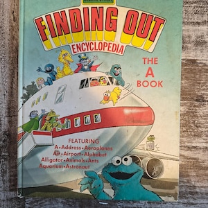 Vintage 1980s Children's Book - Sesame Street - Finding Out Encylopedia