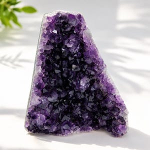 Natuurlijke Uruguayaanse amethistgeode met clusterslijping en basis van 111 mm | AAA paarse kristalgrot | Amethistkathedraalgeode | Decoratie met helende kwarts