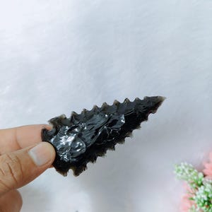 Pilspetsar av spjut i flintknäppt svart obsidian – 75 mm vassa eggar i bulkset