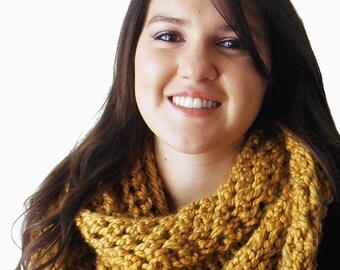 Knitting pattern for a cozy Reversible Cowl