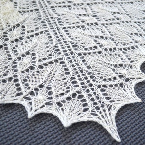 Sjaalpatroon "Precious Lace". Kanten omslagdoek, sjaal, driehoekige sjaal. Origineel ontwerp. Pdf-patroon. Alleen NL