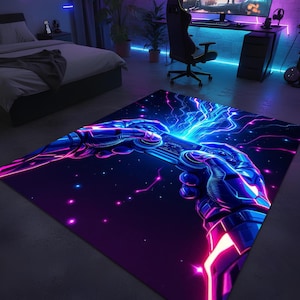 Puede incluir: Una alfombra rectangular con un diseño futurista que presenta un par de manos robóticas sosteniendo un mando de juego brillante. La alfombra tiene un fondo azul oscuro con acentos rosas y azules neón, creando una estética digital vibrante. Para sala de juegos.