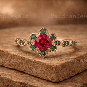 Vintage Ruby bloemen verlovingsring 14K roségoud rond geslepen Ruby Emerald Cluster op de natuur geïnspireerde trouwring belofte ring