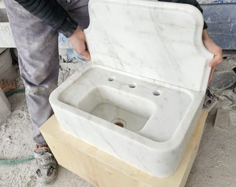 Ręcznie rzeźbiona umywalka z marmuru Carrara: żebrowana szafka łazienkowa do montażu na ścianie
