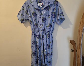 Vintage The American Skjortklänning Blå Blommig Sparkdräkt Knappar Framtill Resår i Midjan