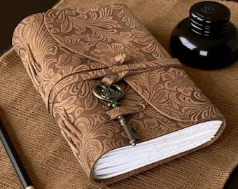 Handgemaakt bruinleren notitieboek – Grimoire papier met randjes