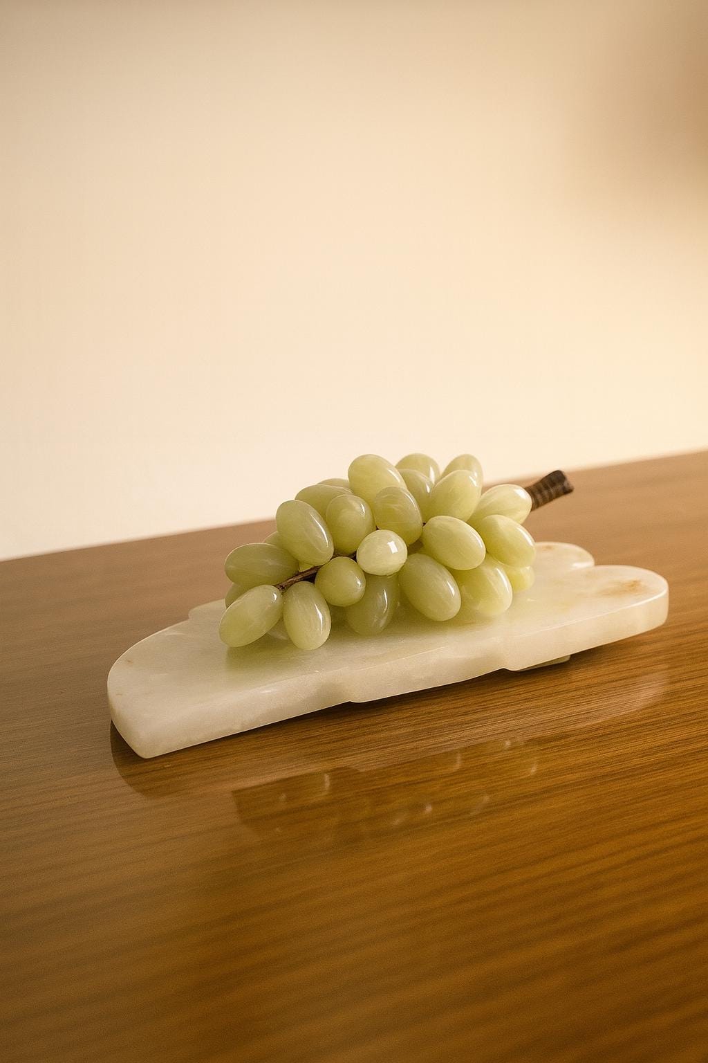 手作りの大理石のブドウ彫刻：エレガントなテーブル＆ホーム