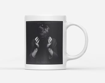 Jaymes Young - Taza de café "Siente algo"