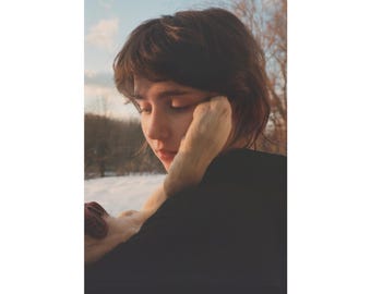 Clairo - Sling プレミアムマット縦型ポスター