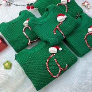 Pull personnalisé prénom de bébé | Pull en tricot brodé à la main | Cadeau personnalisé pour nouveau-né et tout-petit pour une baby shower ou un 1er anniversaire